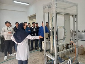بازدید دانش آموزان از آزمایشگاههای آموزشی کارشناسی
